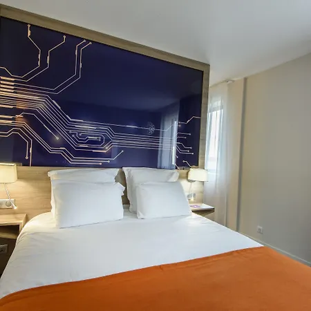 Отель Mercure Poitiers Site Du Futuroscope 4*