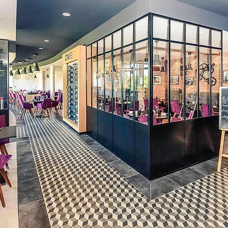Mercure Poitiers Site Du Futuroscope 4* シャッスヌイユ・デュ・ポワト