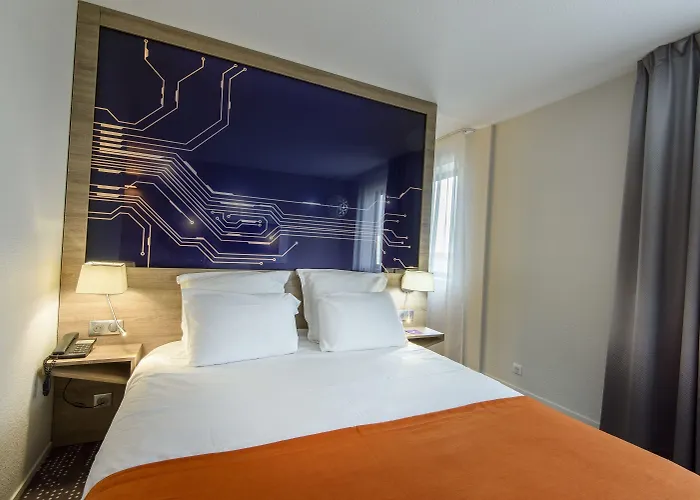 Hotel Mercure Poitiers Site Du Futuroscope 4*